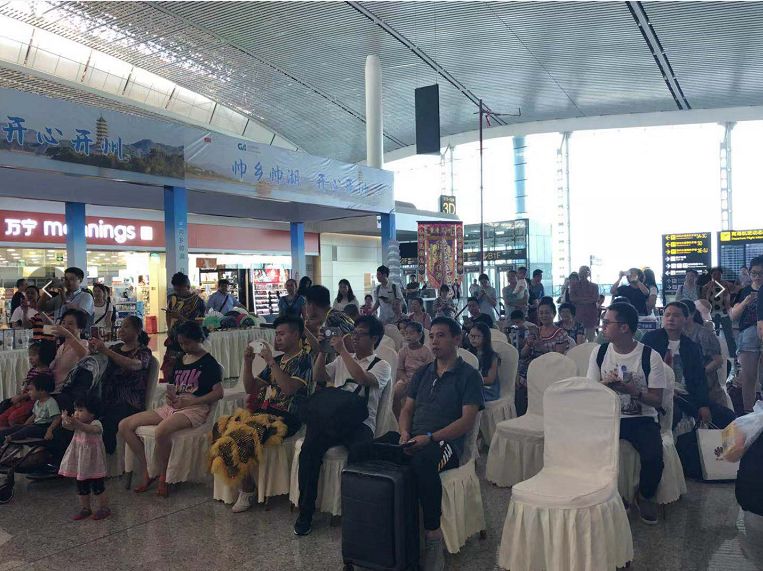 华体会hth|昨天，开州让重庆江北国际机场无数游客驻足停留，到底怎么回事？(图22)