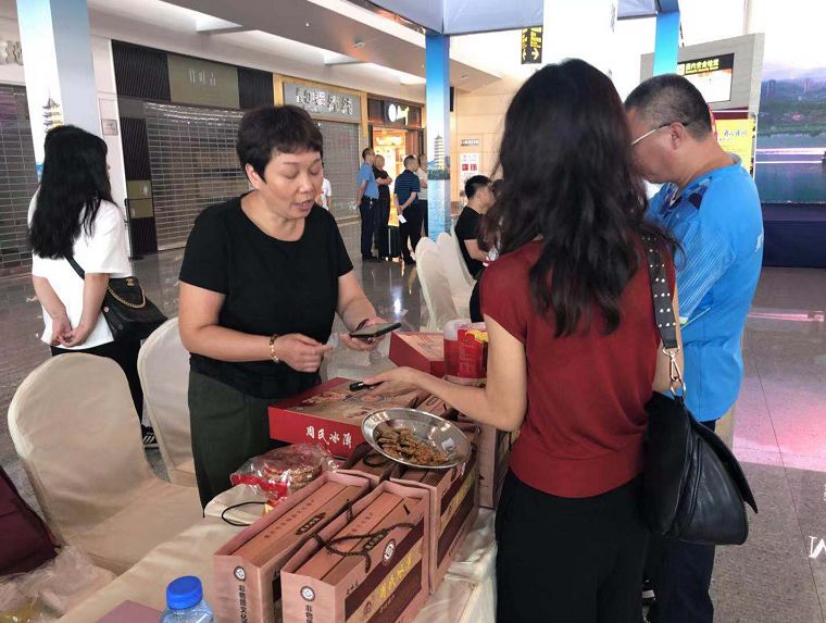 华体会hth|昨天，开州让重庆江北国际机场无数游客驻足停留，到底怎么回事？(图38)