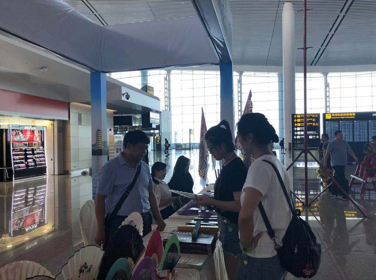 华体会hth|昨天，开州让重庆江北国际机场无数游客驻足停留，到底怎么回事？(图42)